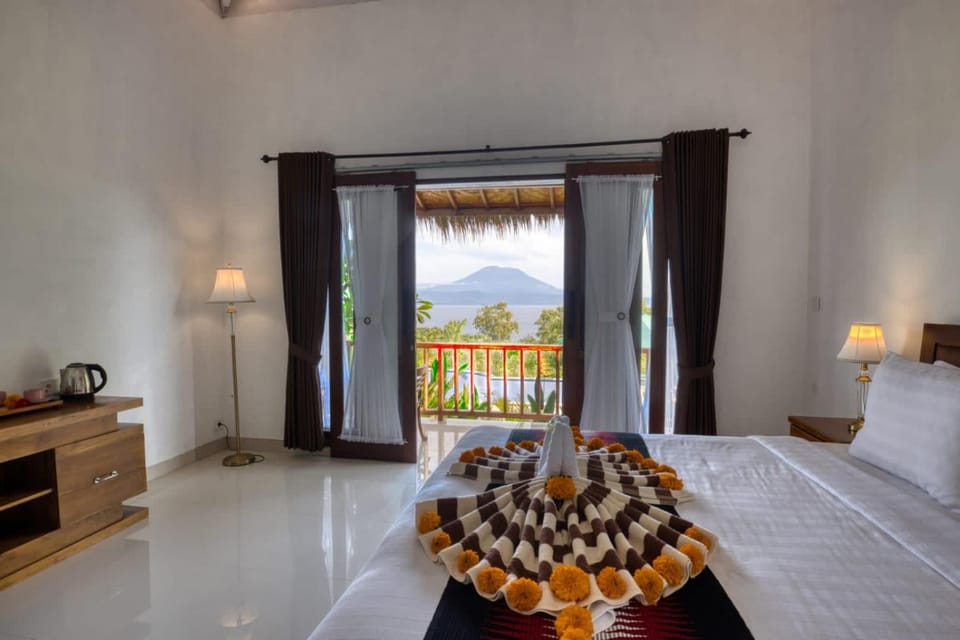 Bed, View (from property/room), Balcony/Terrace, Photo of the whole room, Bedroom, Mountain view