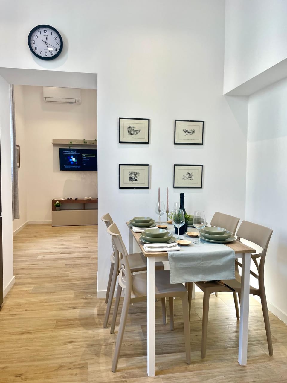 TV and multimedia, Kitchen or kitchenette, Living room, Seating area, Dining area, air conditioner