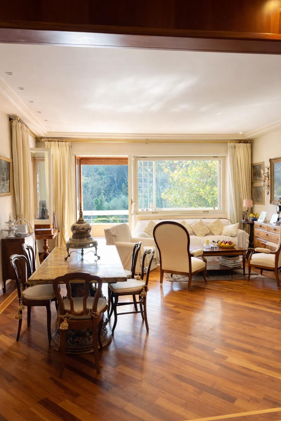 Living room, Dining area