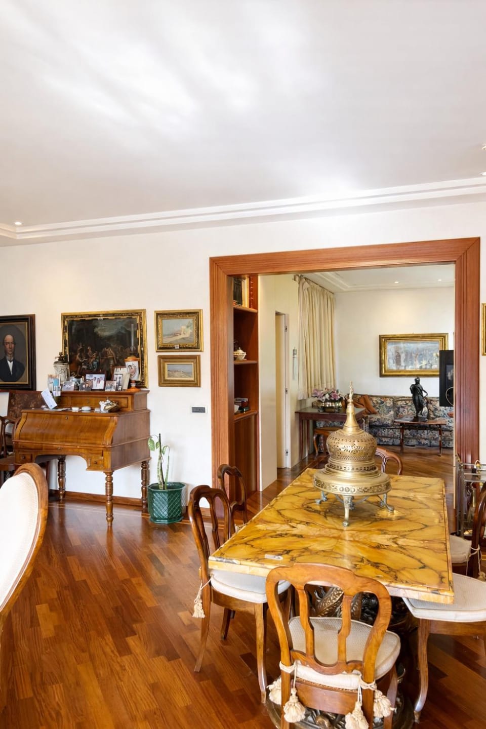 Seating area, Dining area