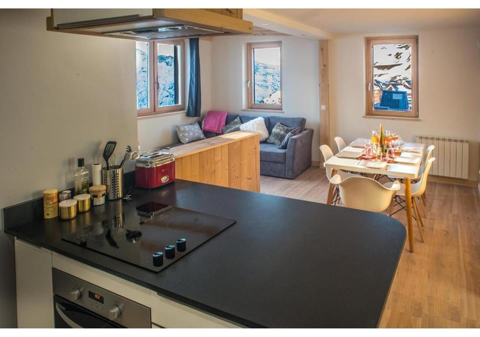 Ski-Lover's Apt Ski-in out Panoramic View Apartment in Les Allues