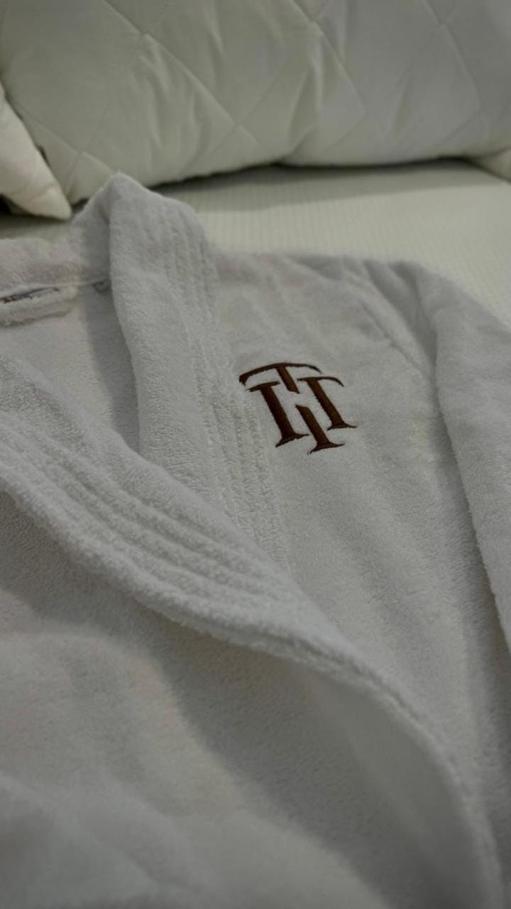 Bedroom, towels