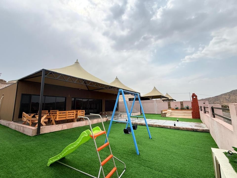 Patio, Balcony/Terrace, Entertainment