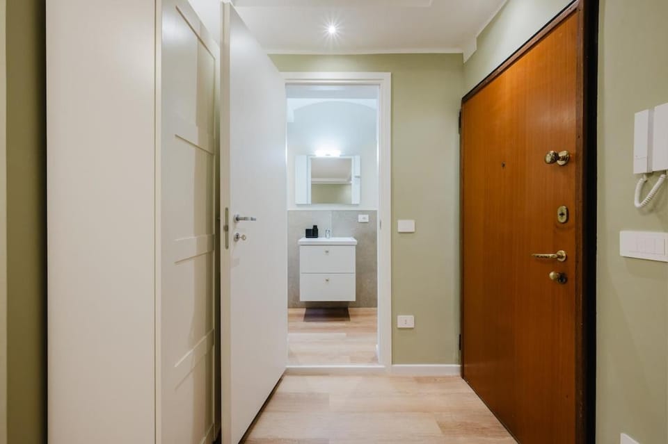 Sage & Honey 5 Guests 200m AC Station Each Room Apartment in Modena