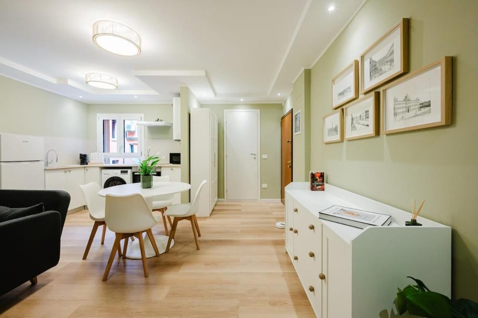 Sage & Honey 5 Guests 200m AC Station Each Room Apartment in Modena