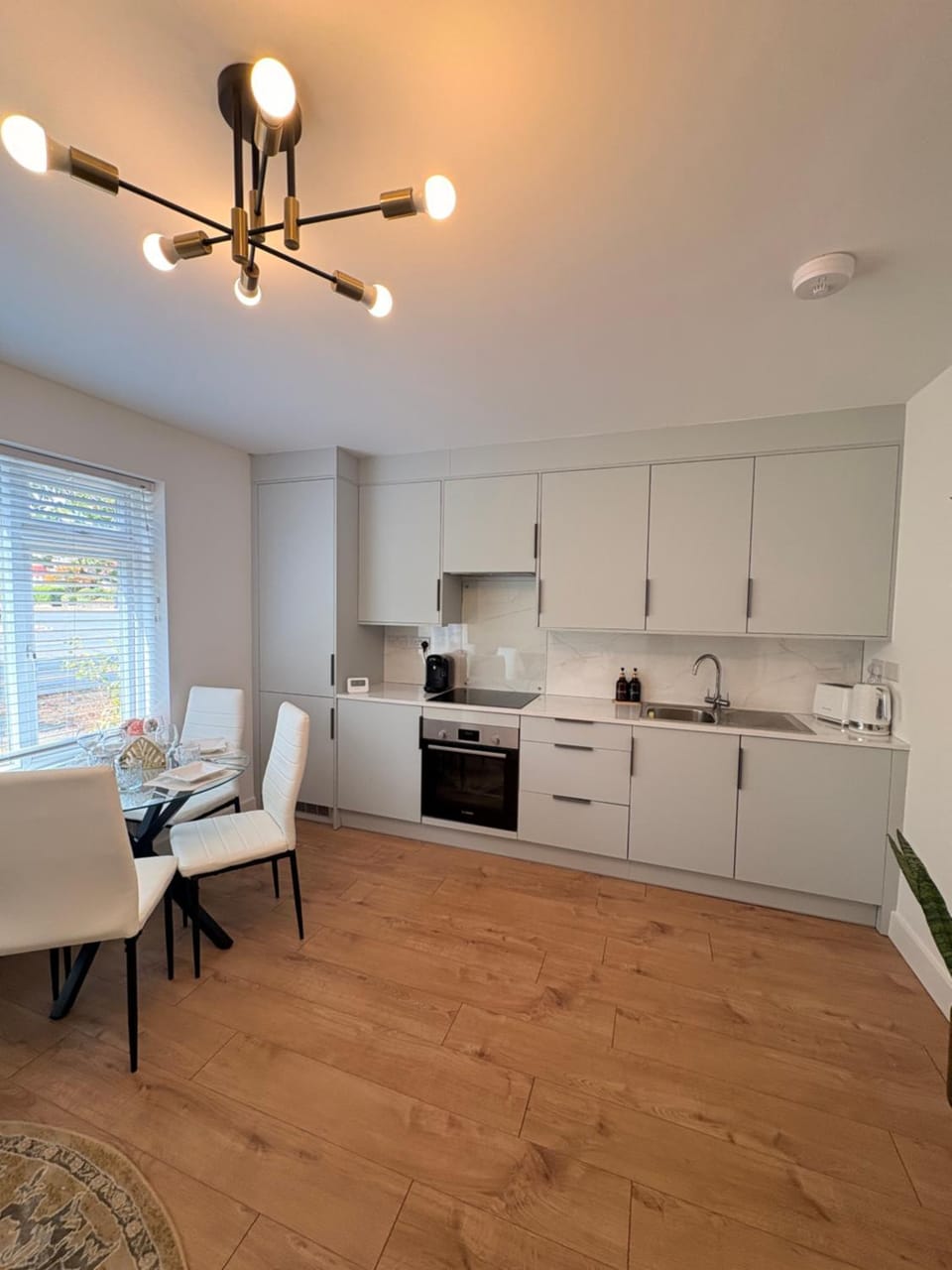 Modern and cosy stay 3 bedrooms 7 min from station Apartment in Enfield