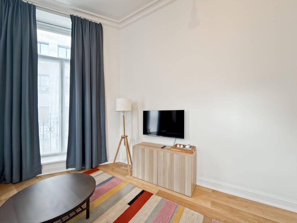 Communal lounge/ TV room, TV and multimedia, Living room