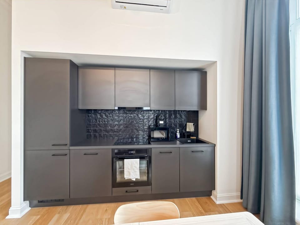microwave, oven, kitchen