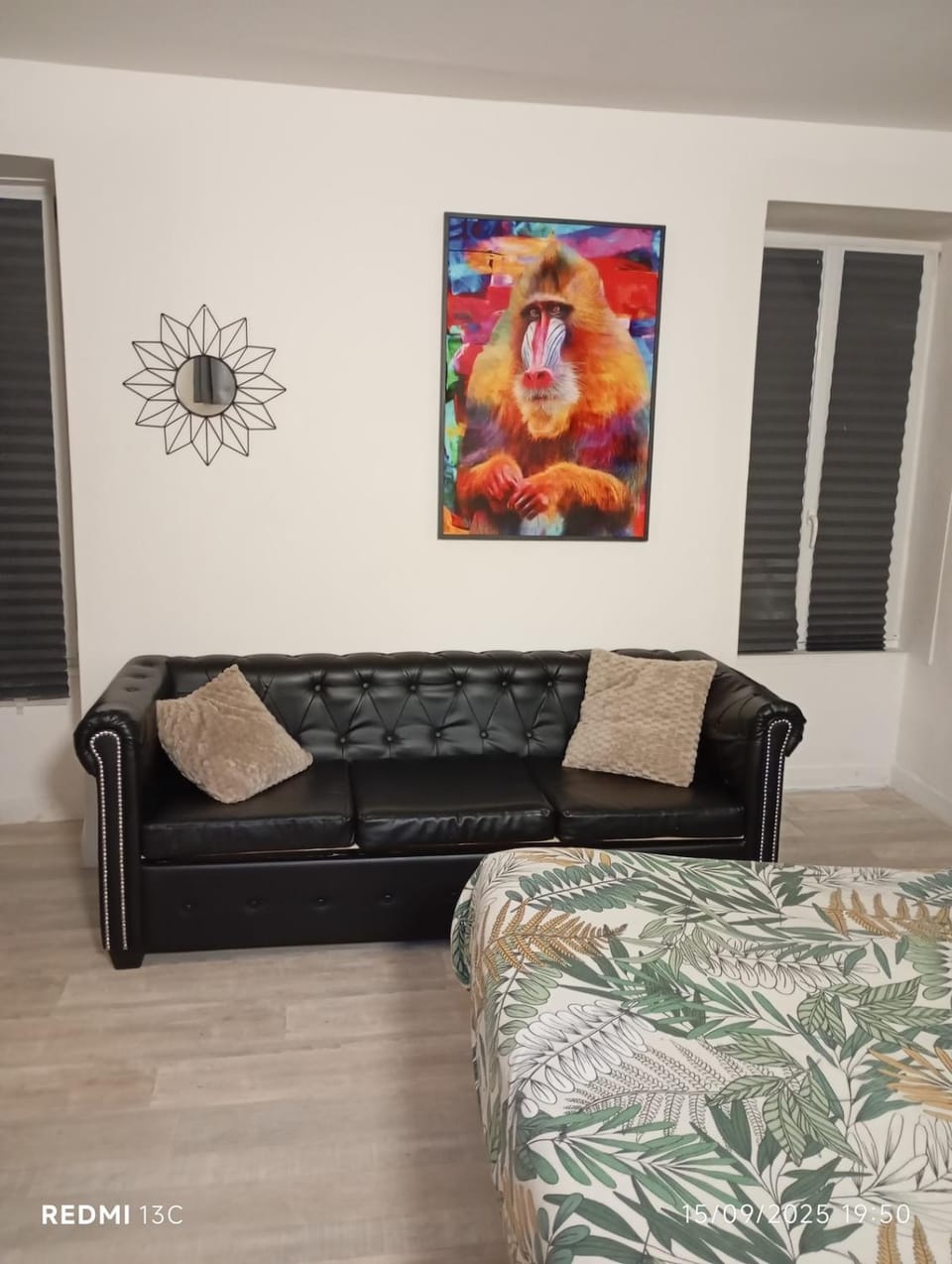 Saintes RDC studio 2 voyageurs rue piétonne Netflix Apartment in Nouvelle-Aquitaine