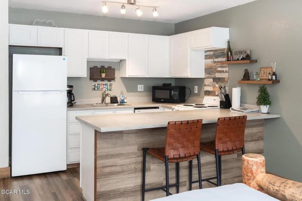 Downtown Winter Park with Pool, Views, Skiing Apartment in Park County