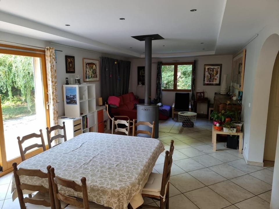 Maison en montagne avec piscine l'été House in Auvergne-Rhône-Alpes