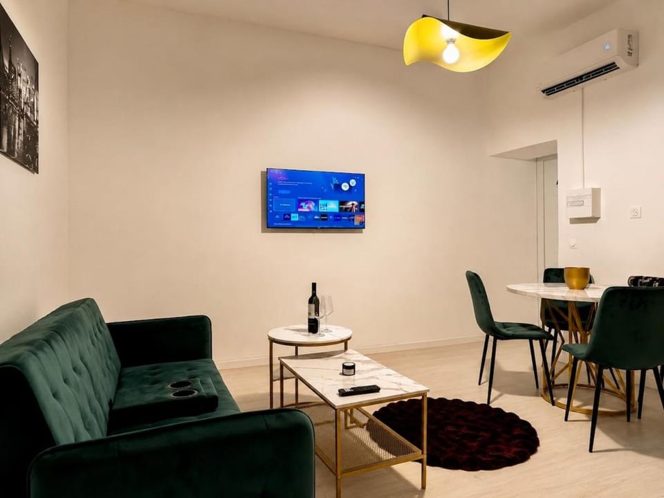 Elegant Apartment with shared courtyard-center Apartment in Narbonne