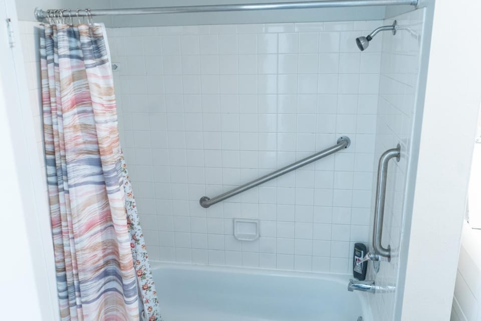 Shared Suite l Room 1 or Room 2 Vacation rental in Huntsville