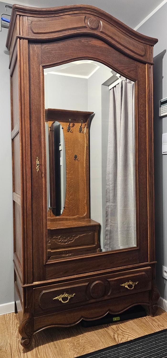 wardrobe