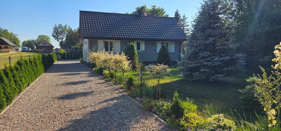 Property building, Spring, Day, Natural landscape, Garden, Garden view