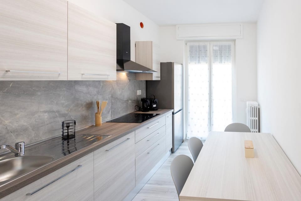 Kitchen or kitchenette, Dining area, stove