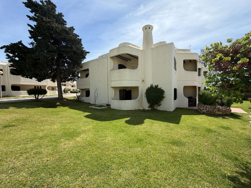 Property building, Day, Garden, Garden view