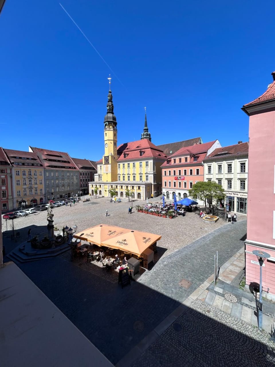 Nearby landmark, Landmark view, Street view, Location