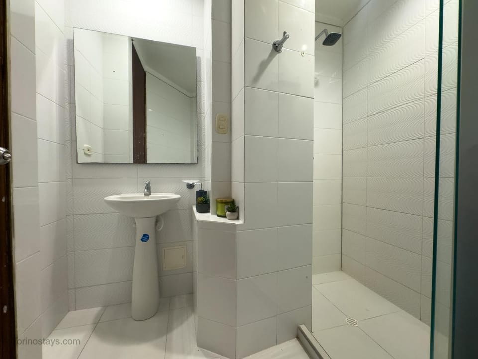 Shower, Bathroom, towels