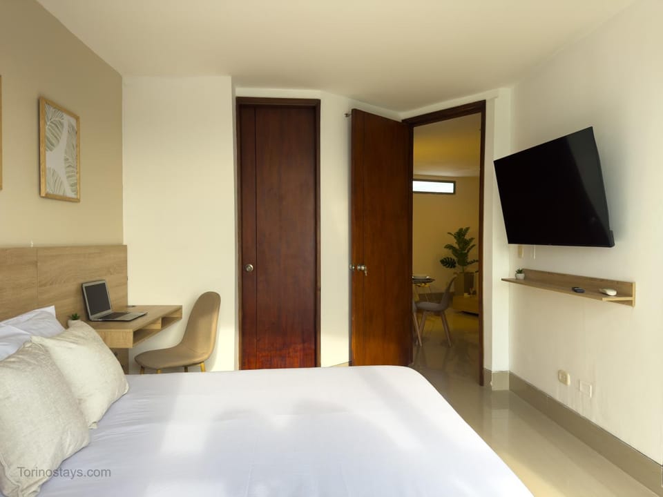 Bed, TV and multimedia, Photo of the whole room, Bedroom, wardrobe