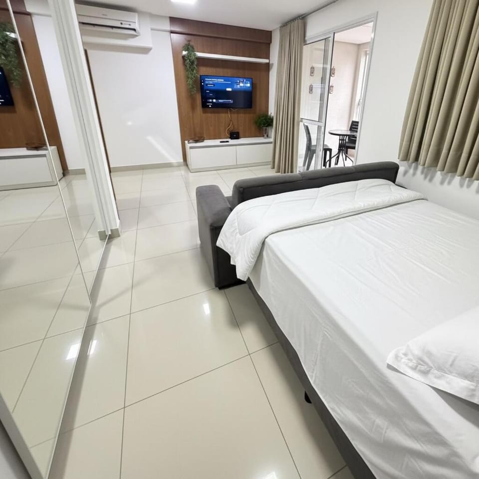 Lounge 22 - Varanda, piscina, academia e Ao lado da praça do Sol , praça Tamandaré , Íbis , restaurantes do Marista e outros vários locais pra tomar um café ou almoçar! Apartment in Goiania