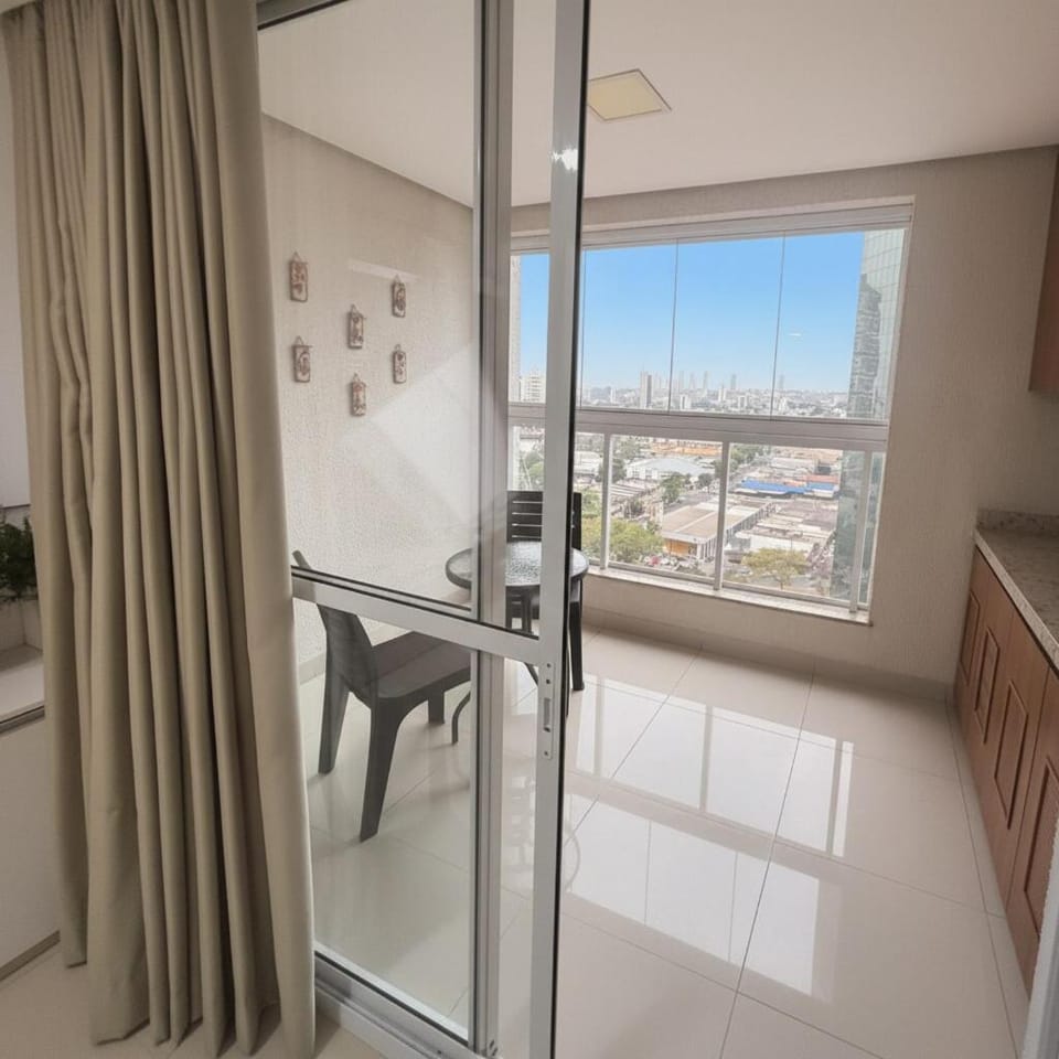Lounge 22 - Varanda, piscina, academia e Ao lado da praça do Sol , praça Tamandaré , Íbis , restaurantes do Marista e outros vários locais pra tomar um café ou almoçar! Apartment in Goiania