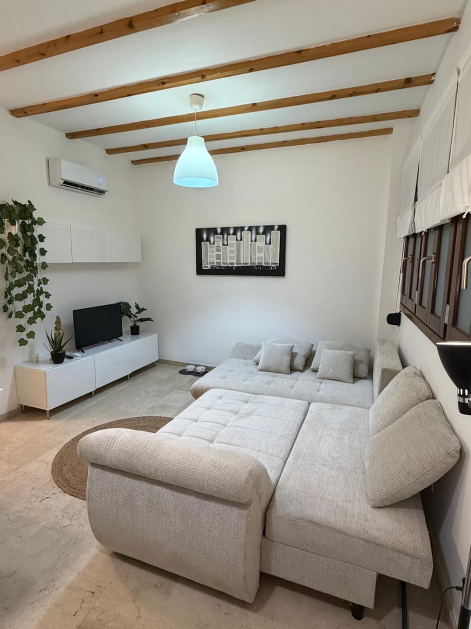 TV and multimedia, Seating area