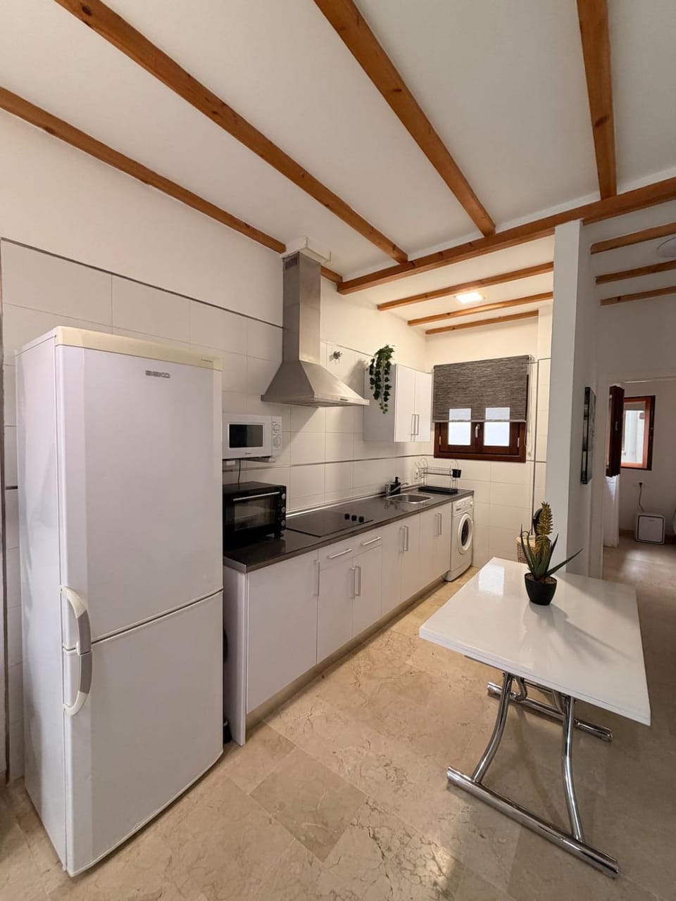 Kitchen or kitchenette, Dining area, pet friendly