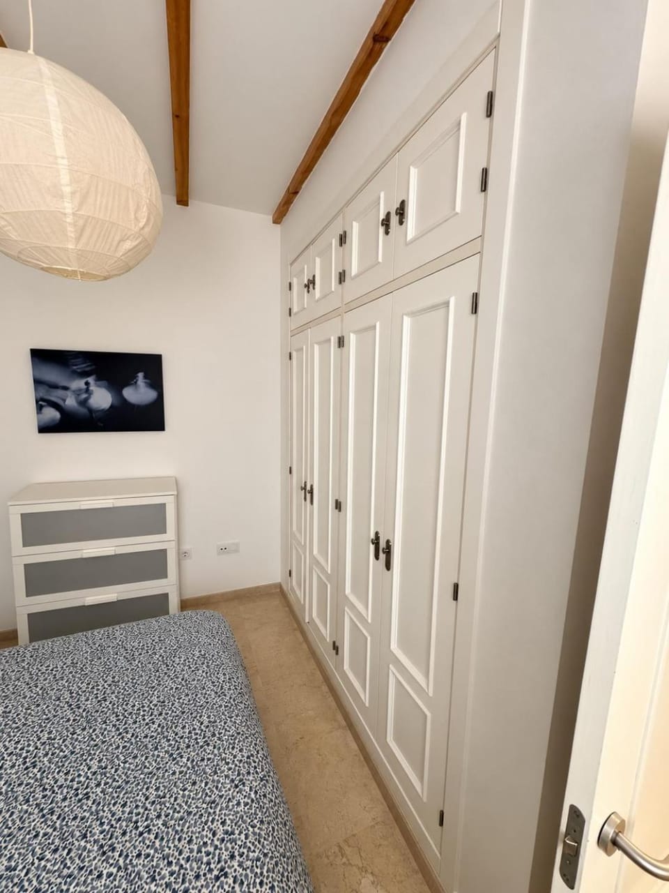 Photo of the whole room, Bedroom, wardrobe