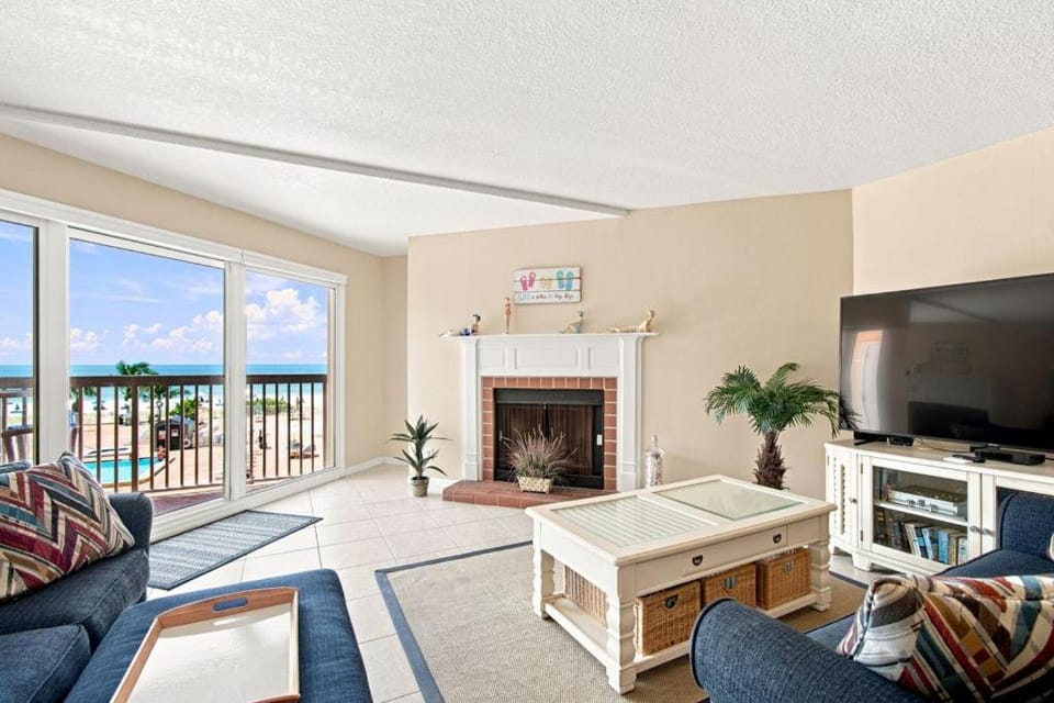 Modern Ocean View Escape Apartment in Redington Shores