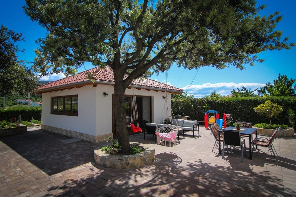 Location, children, Family
