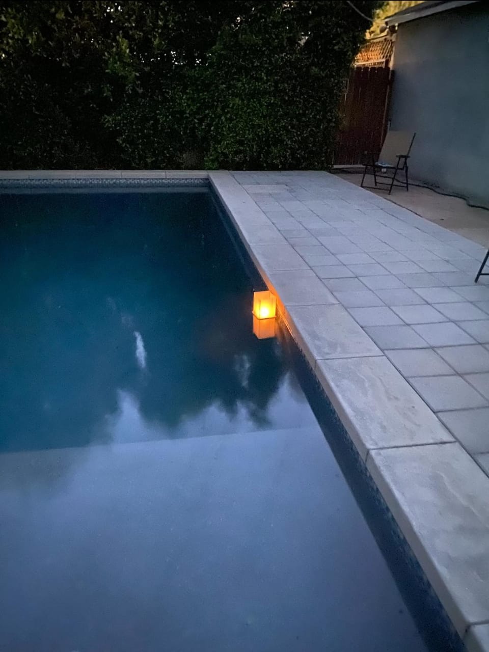 The Poppy Pool and Spa, Quiet Retreat, Big outdoor yard House in Van Nuys