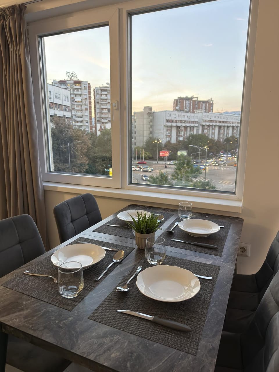 Living room, Food and drinks, Seating area, Dining area