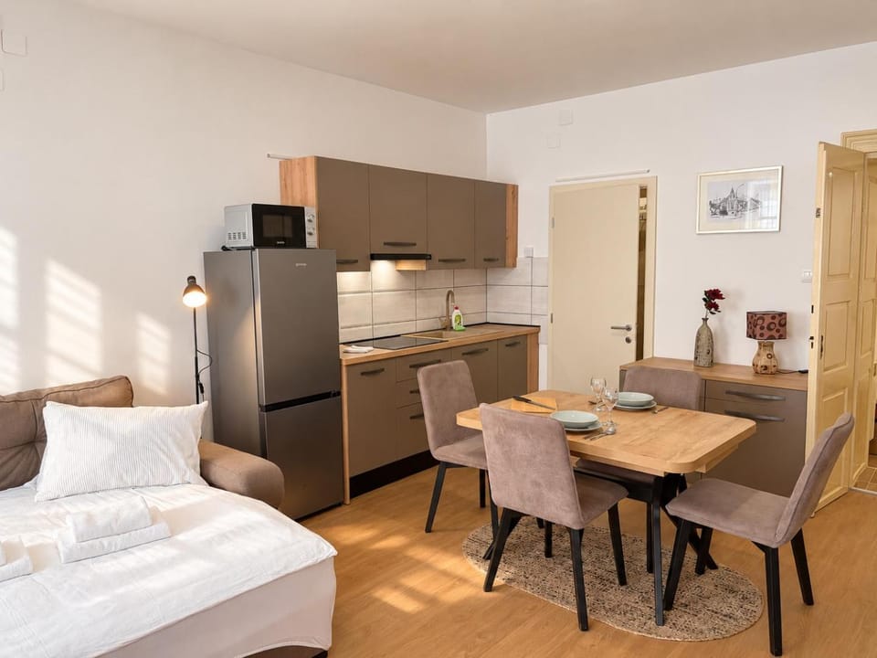 Bed, Seating area, microwave, stove, kitchen
