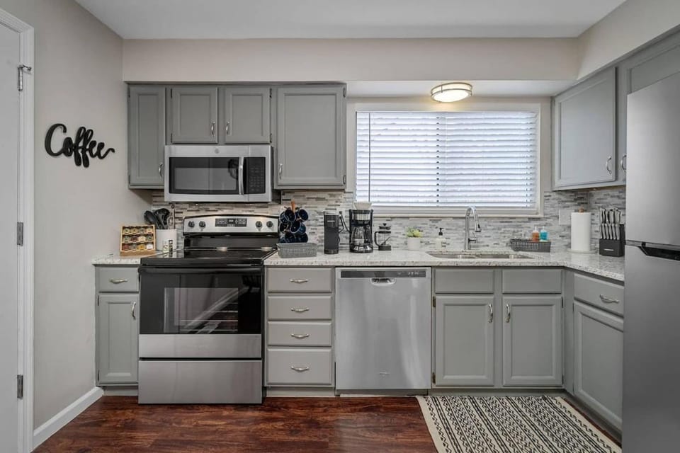Blairs House 4 Bed 3 Bath Sleeps 8 House in St. Peters