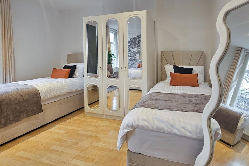 Bed, Photo of the whole room, Bedroom, wardrobe