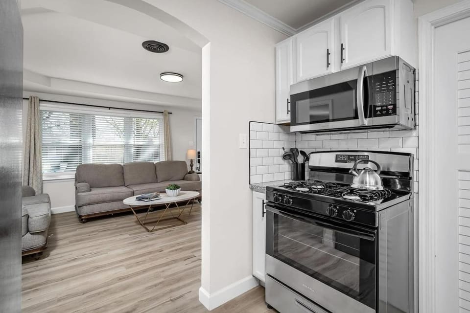 Blair's Cozy Ranch 3 Bed 1 Bath House in St. Peters