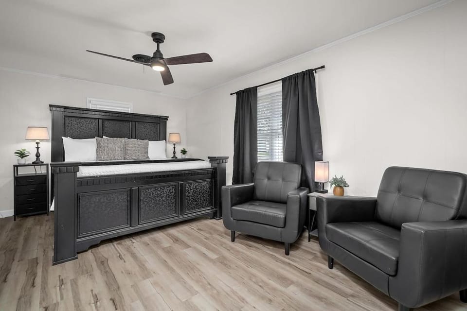 Blair's Cozy Ranch 3 Bed 1 Bath House in St. Peters