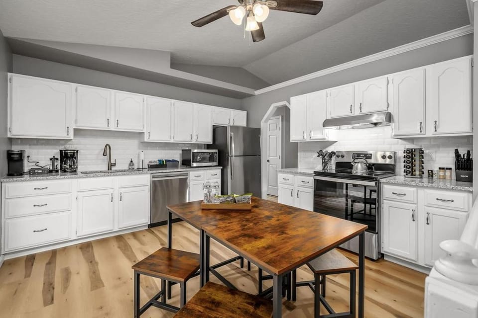 Blair's 3Bed 2Bath Ranch O'Fallon - 54 Chip House in OFallon