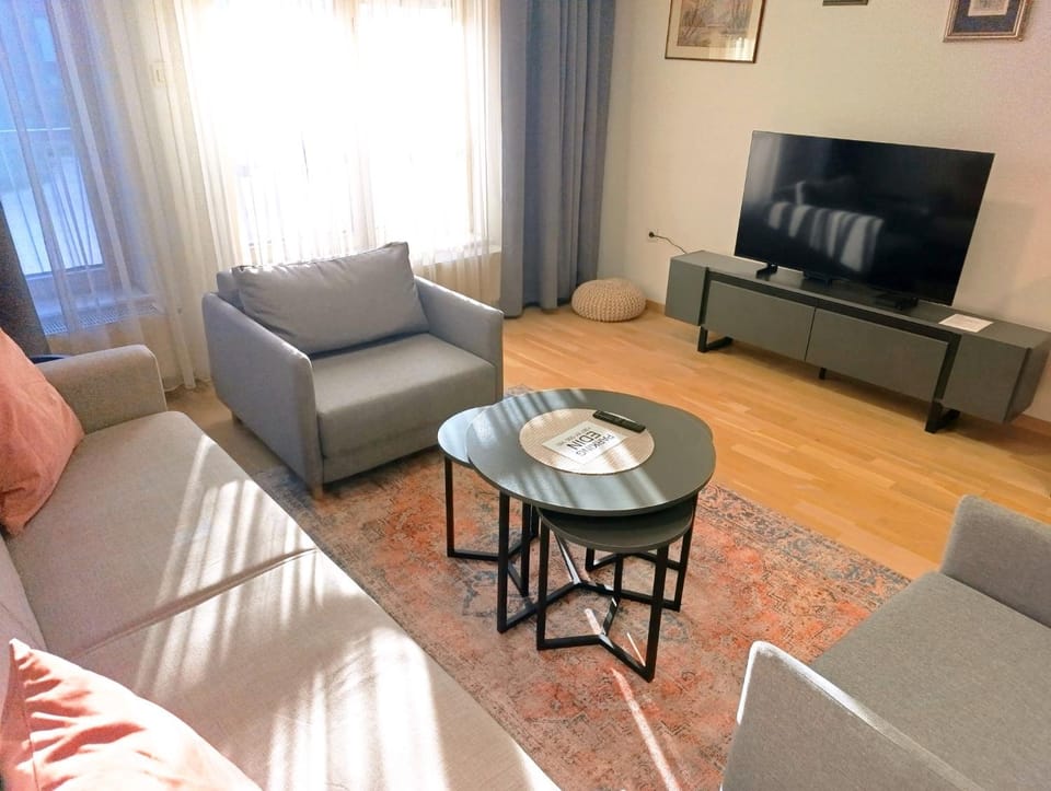 TV and multimedia, Living room, Seating area