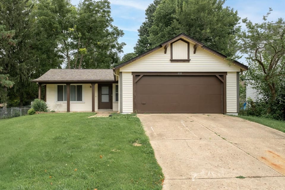 St Peters Ranch w Game Room & Wooded Backyard House in St. Peters