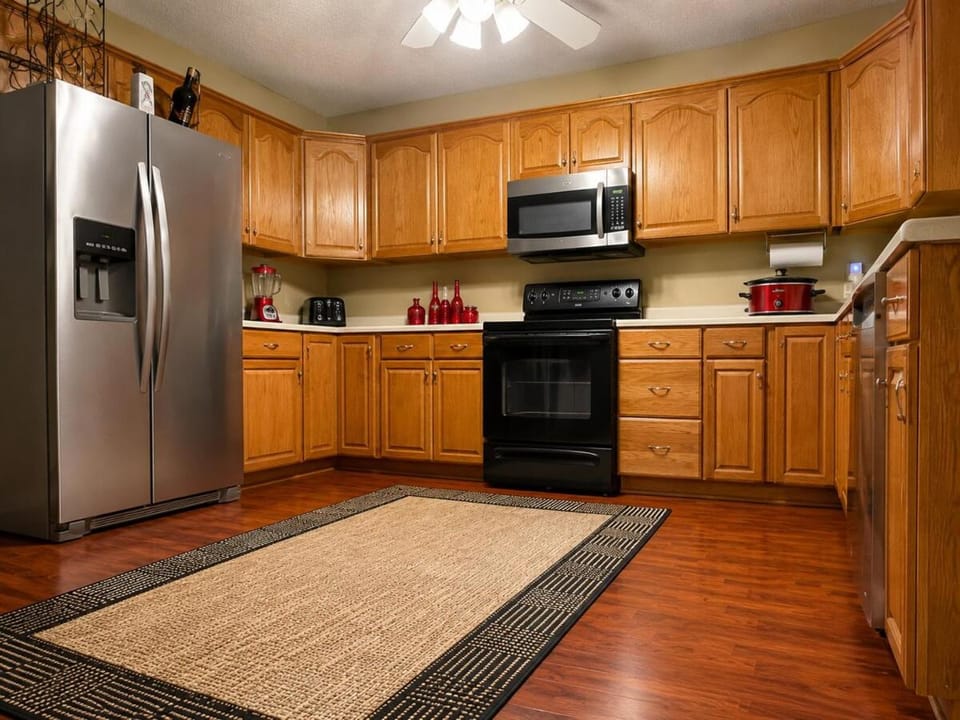 Kitchen or kitchenette, dishwasher