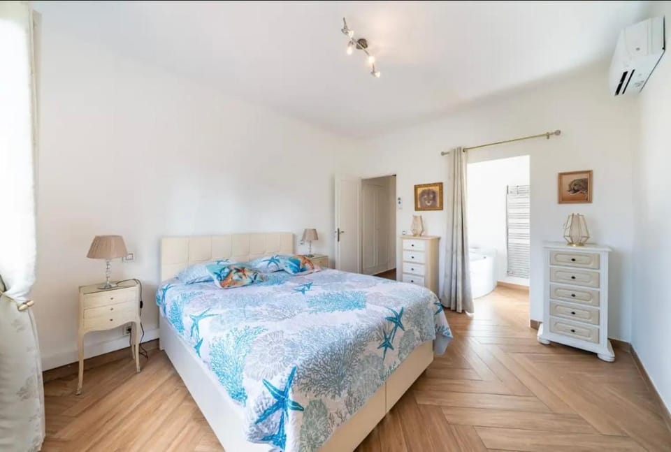 Villa 10 mn on foot from beaches, TGV station and city center with swimming pool Villa in Saint-Raphael