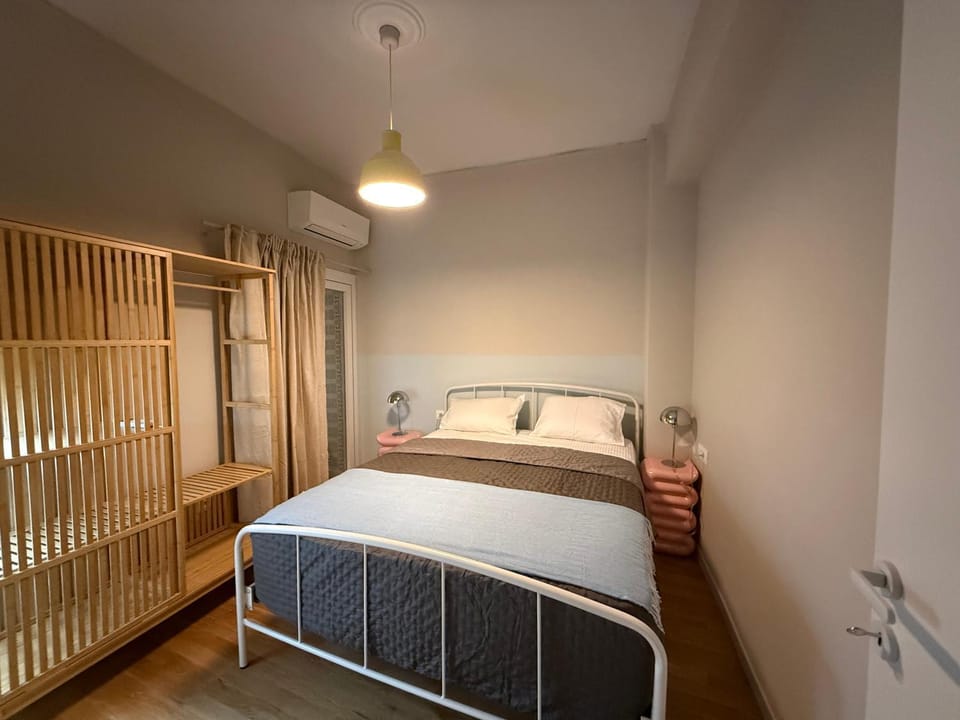 2 Bedroom 2 Bath Apartment 5min from Kypseli square Apartment in Athens