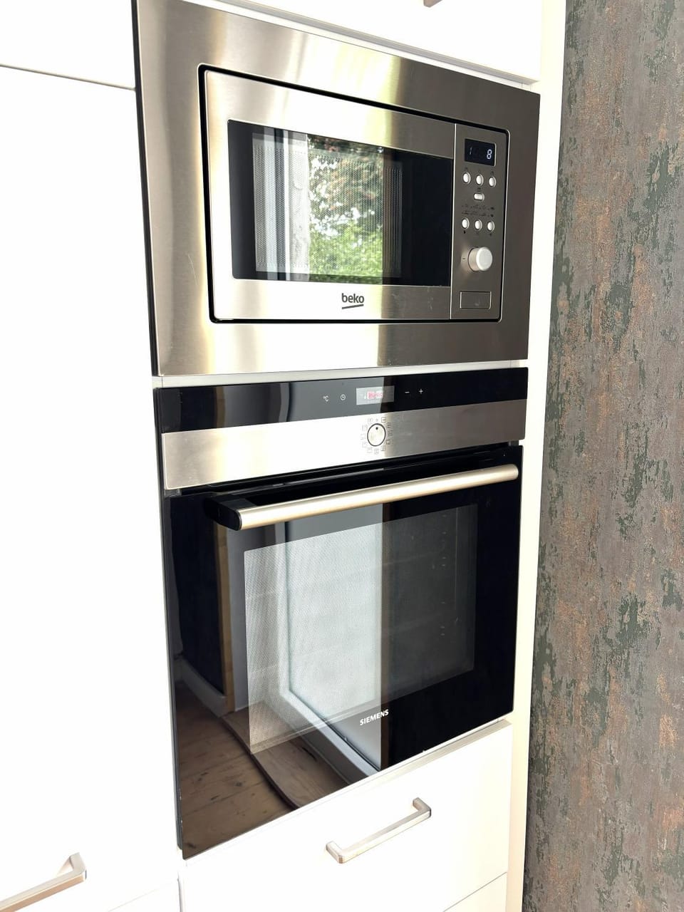 Kitchen or kitchenette, oven