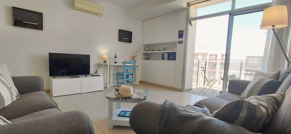 TV and multimedia, Balcony/Terrace, Living room, air conditioner