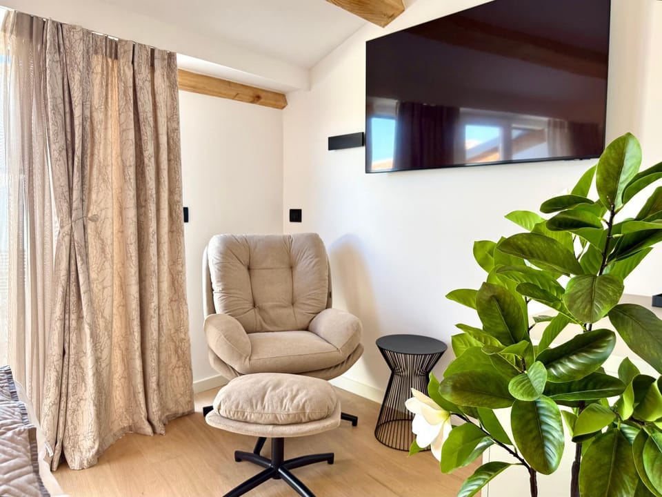 TV and multimedia, Seating area