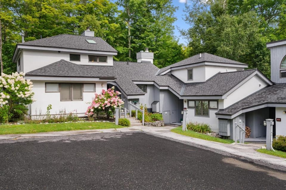 The Woods Killington - 2B with Spa, Pool & Jacuzzi Apartment in Mendon