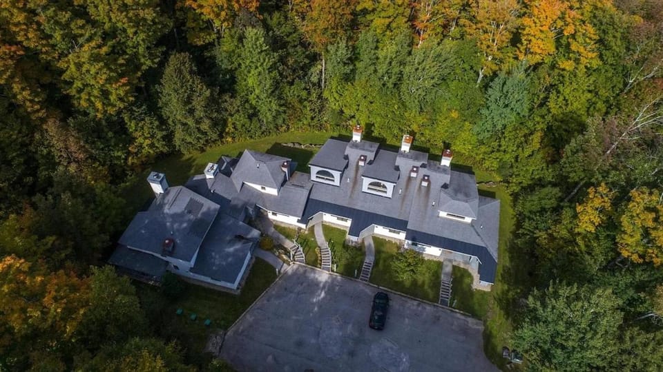 The Woods Killington - 2B with Spa, Pool & Jacuzzi Apartment in Mendon