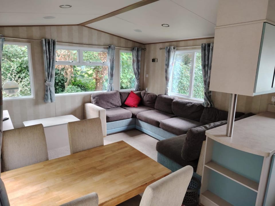 Seaside Serenity Cabin Retreat in Cleethorpes Cabin in Humberston